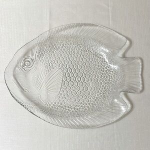 Elegant Glass Large Fish-Shaped Platter with Textured Details Arcoroc